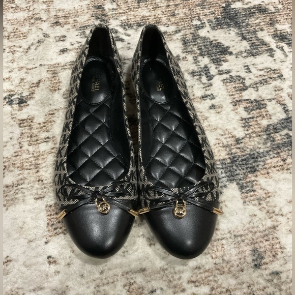 Michael Kors Cap Toe Logo MK Flats Black Bow - Picture 1 of 3